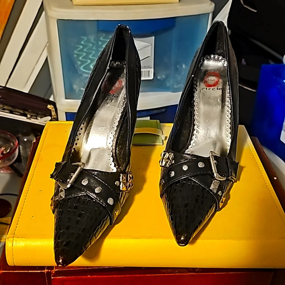 New Red Circle Heels, Sz 8.5, Black, Buckle Design w/Silver Round & Square Studs - Picture 1 of 12
